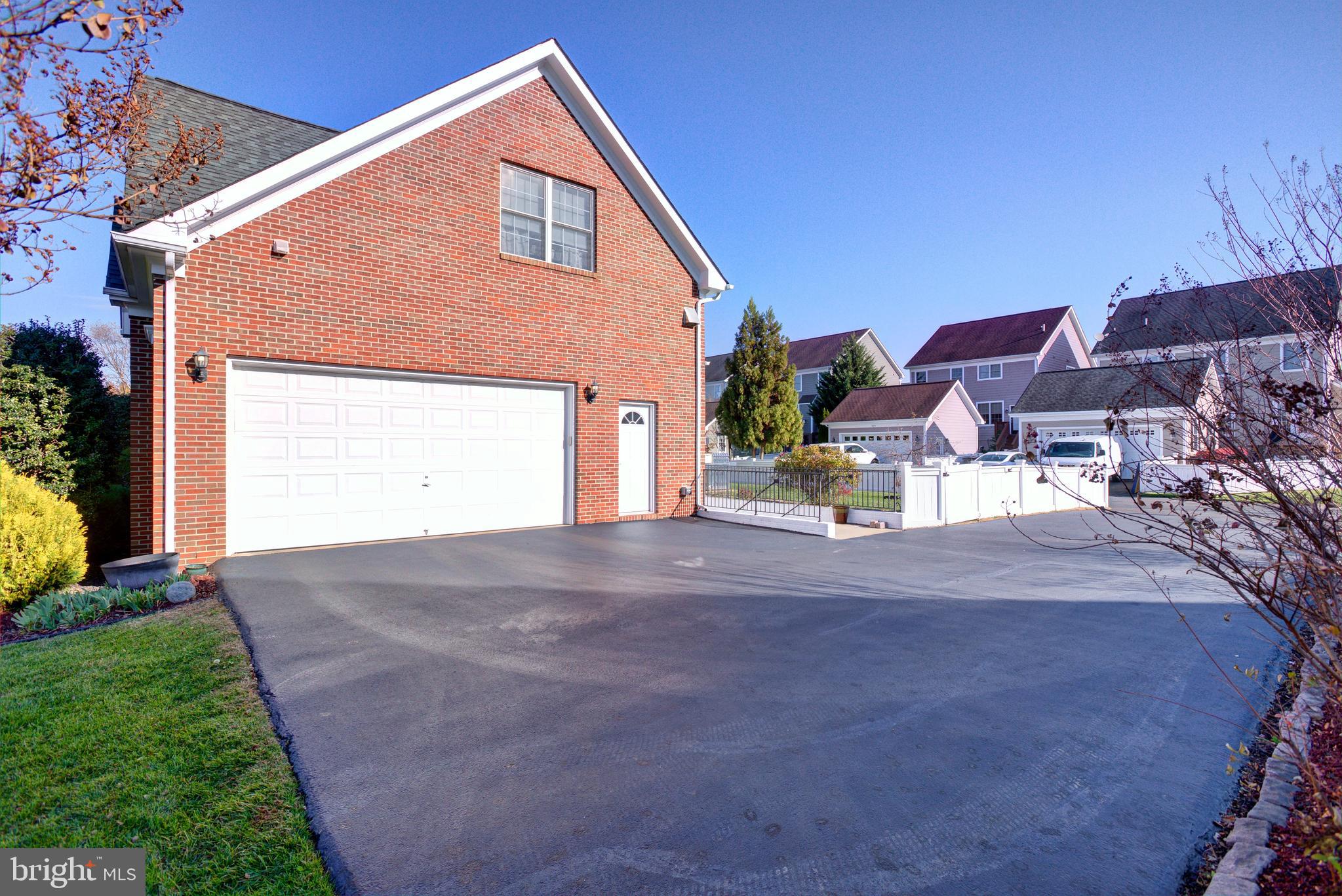 THE VILLAGE CASE - Residential