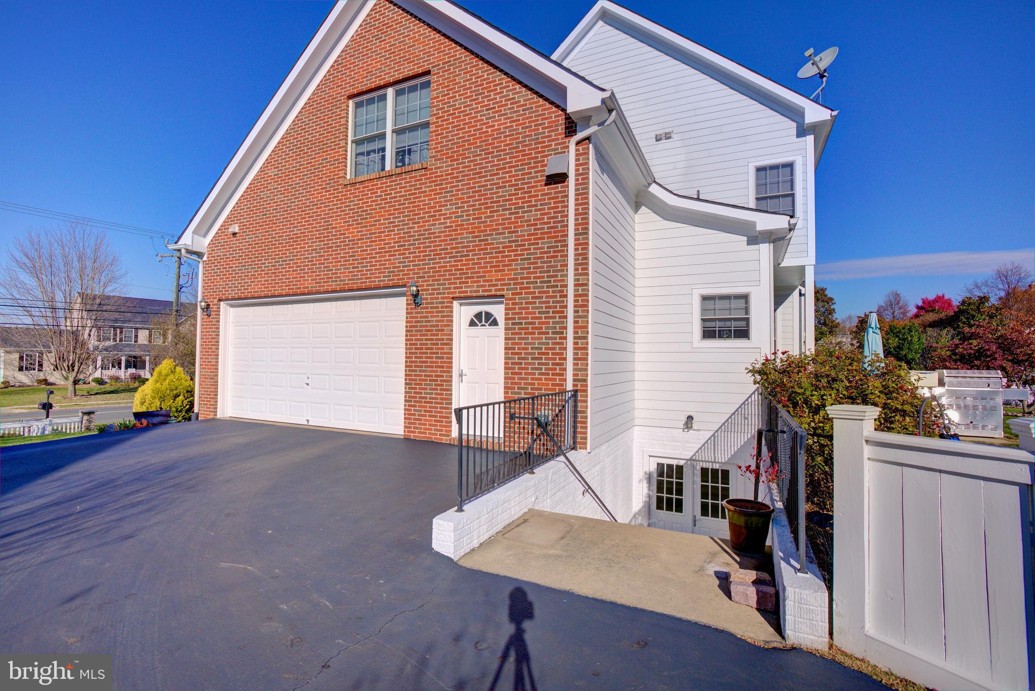 THE VILLAGE CASE - Residential