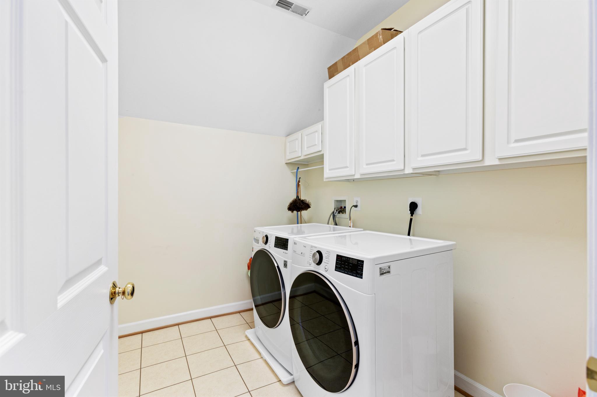 THE VILLAGE CASE - Residential