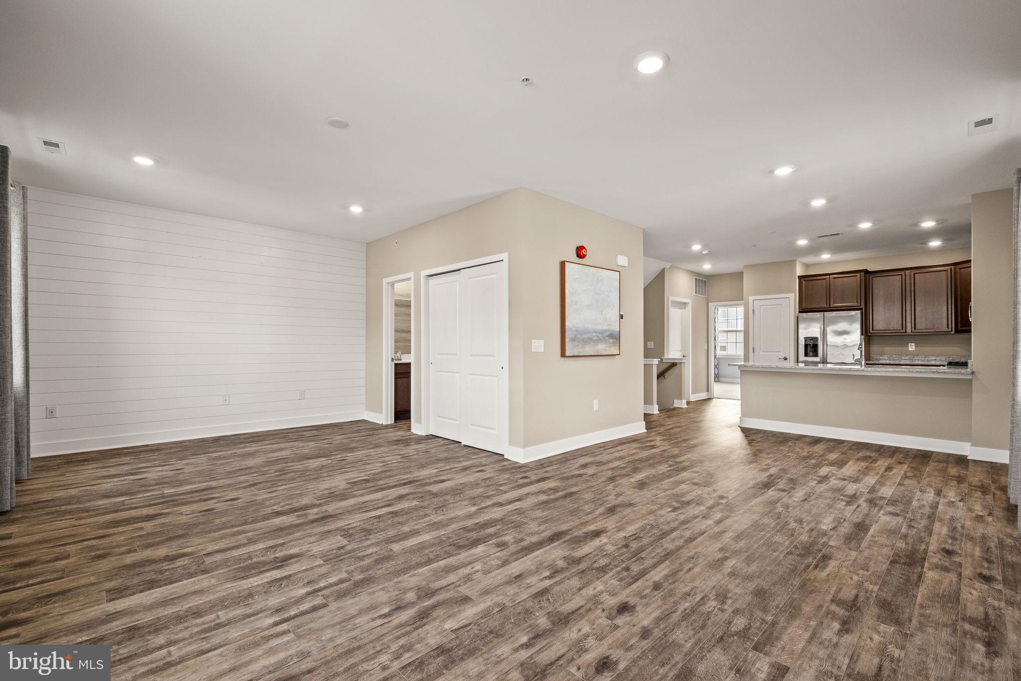 WATERSIDE - Residential