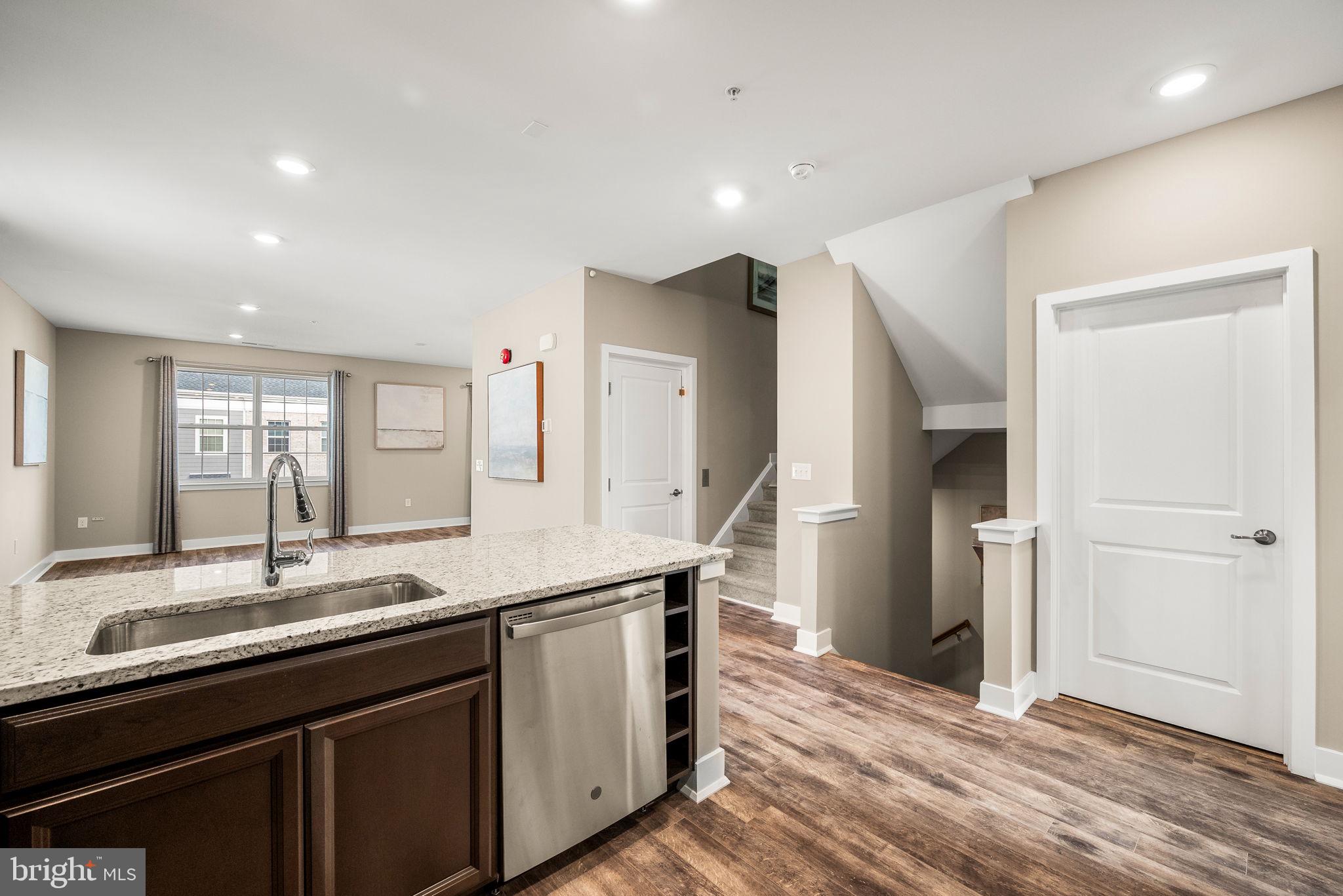 WATERSIDE - Residential