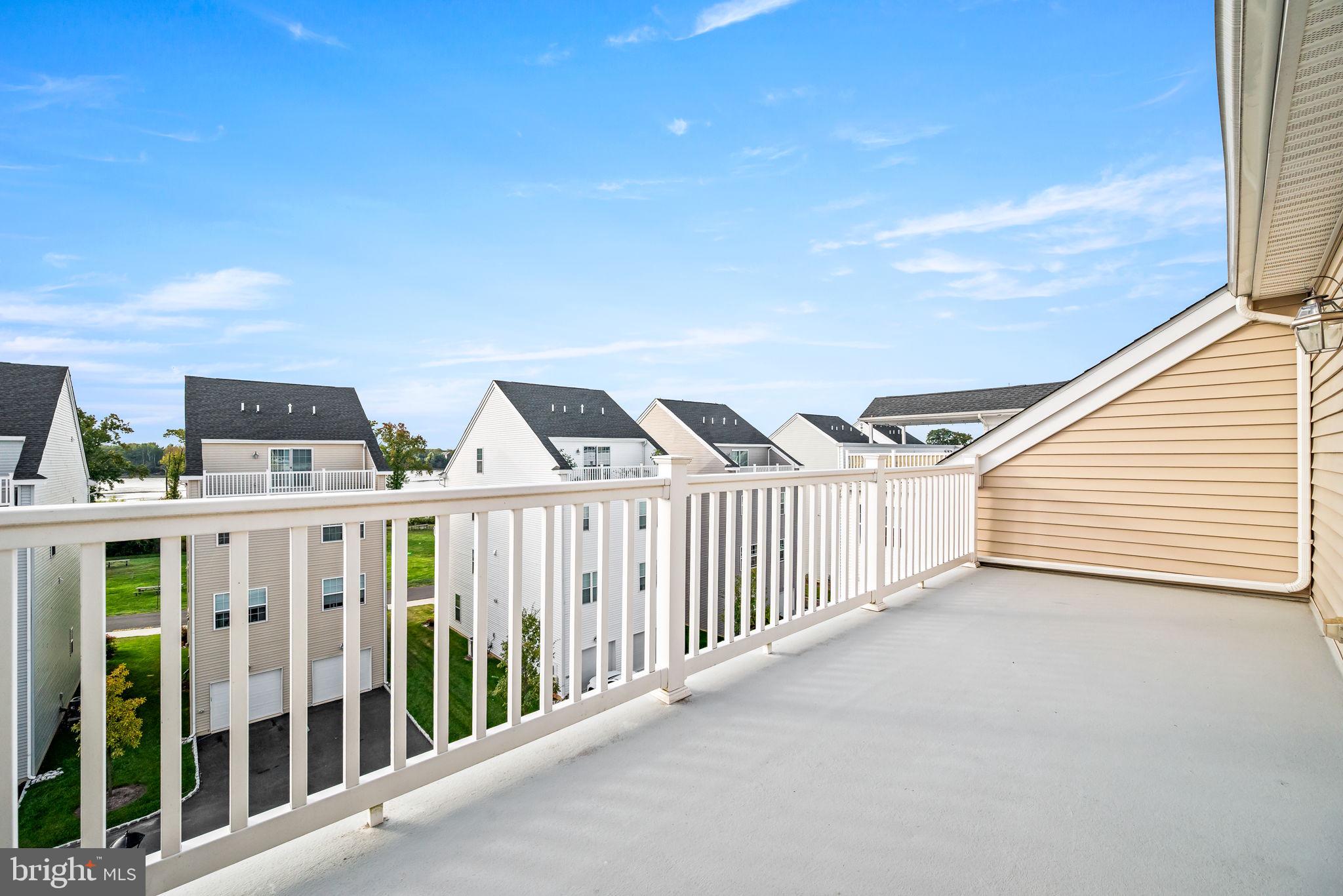 WATERSIDE - Residential