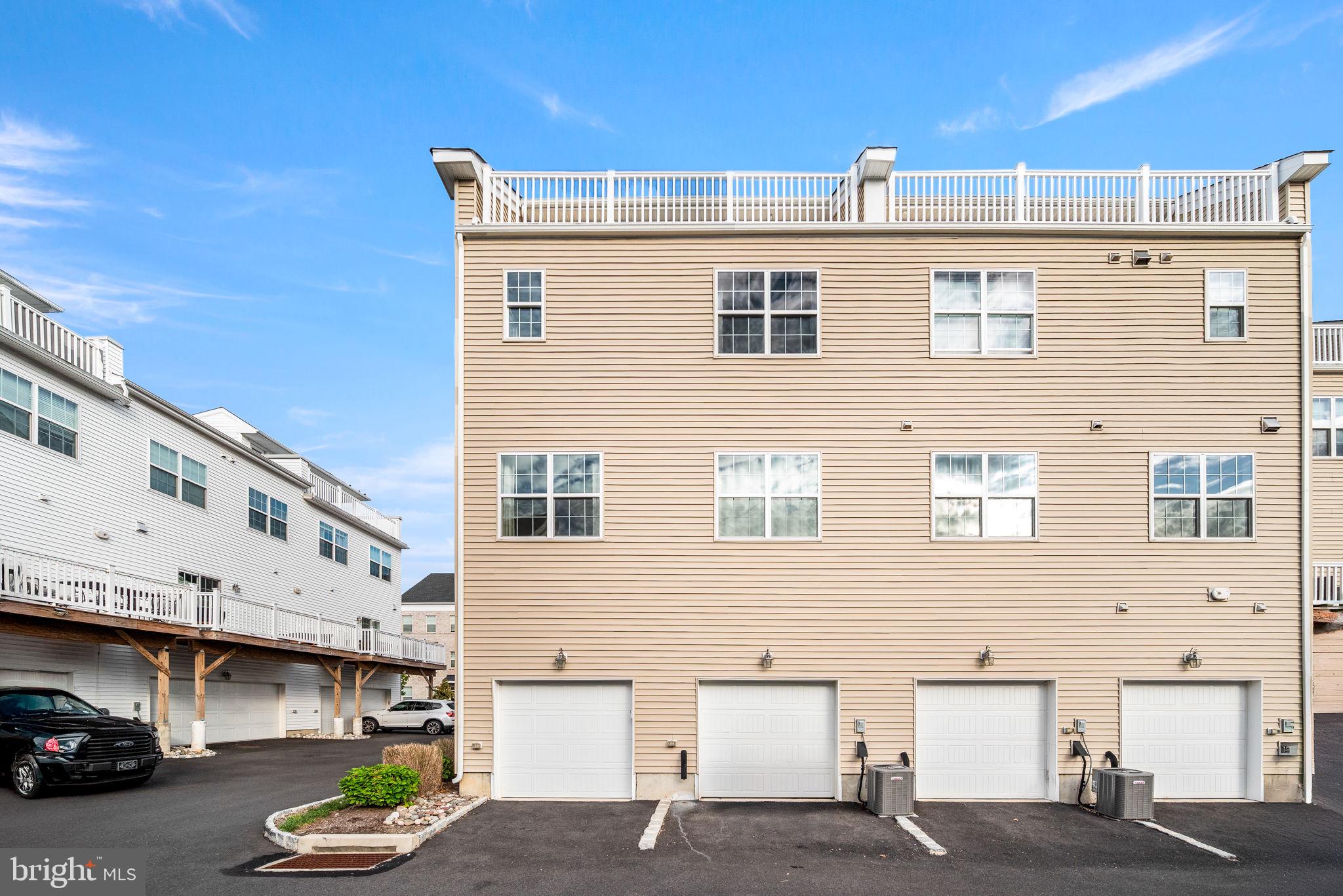 WATERSIDE - Residential