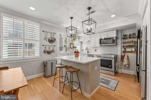 Photo of 4908 29th Road S, ARLINGTON, VA 22206 (MLS # VAAX2059906)