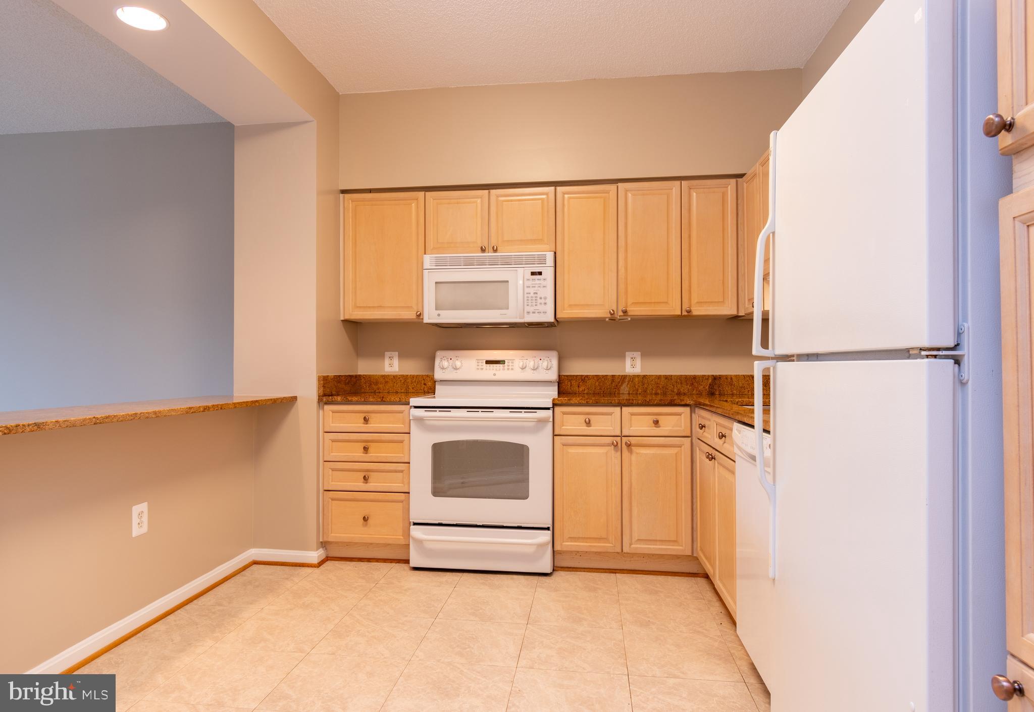 VANTAGE POINT WEST AT LW - Residential