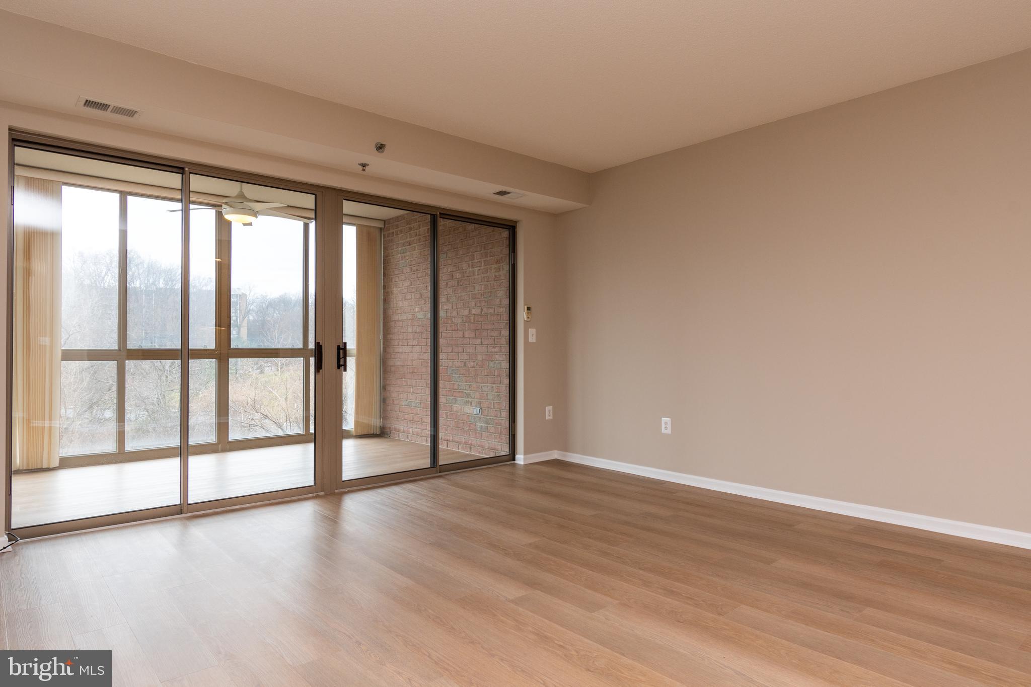 VANTAGE POINT WEST AT LW - Residential