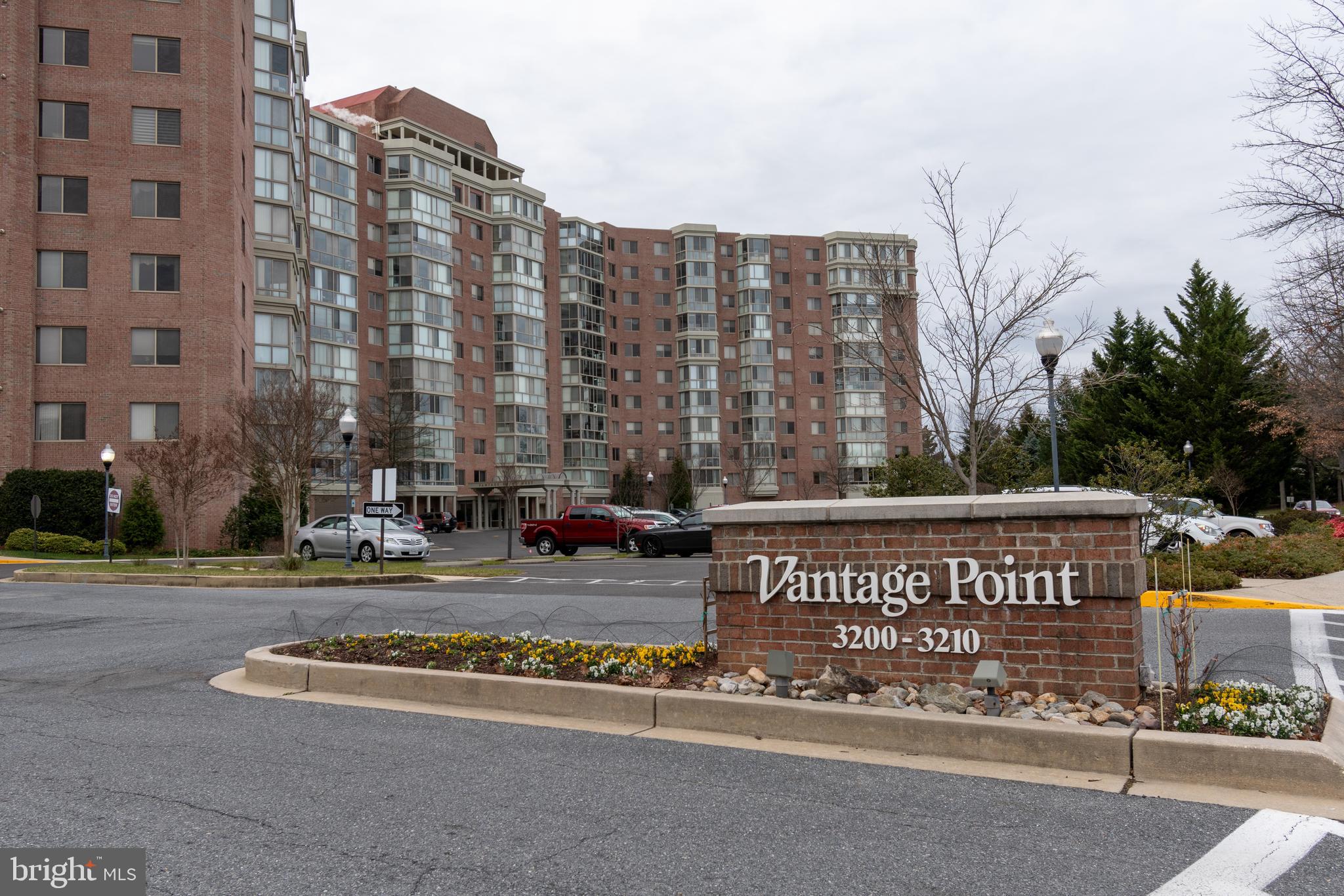 VANTAGE POINT WEST AT LW - Residential