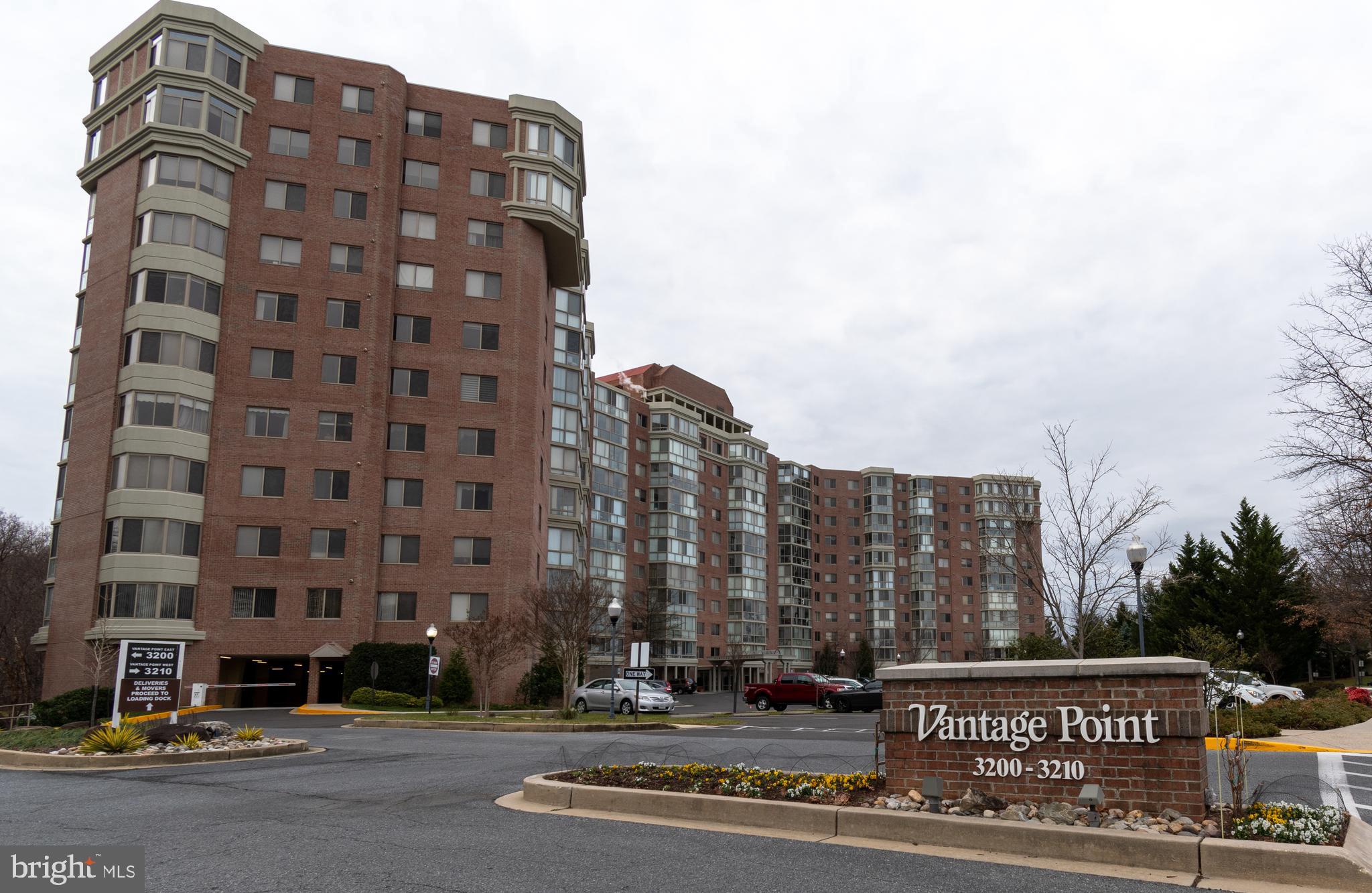 VANTAGE POINT WEST AT LW - Residential