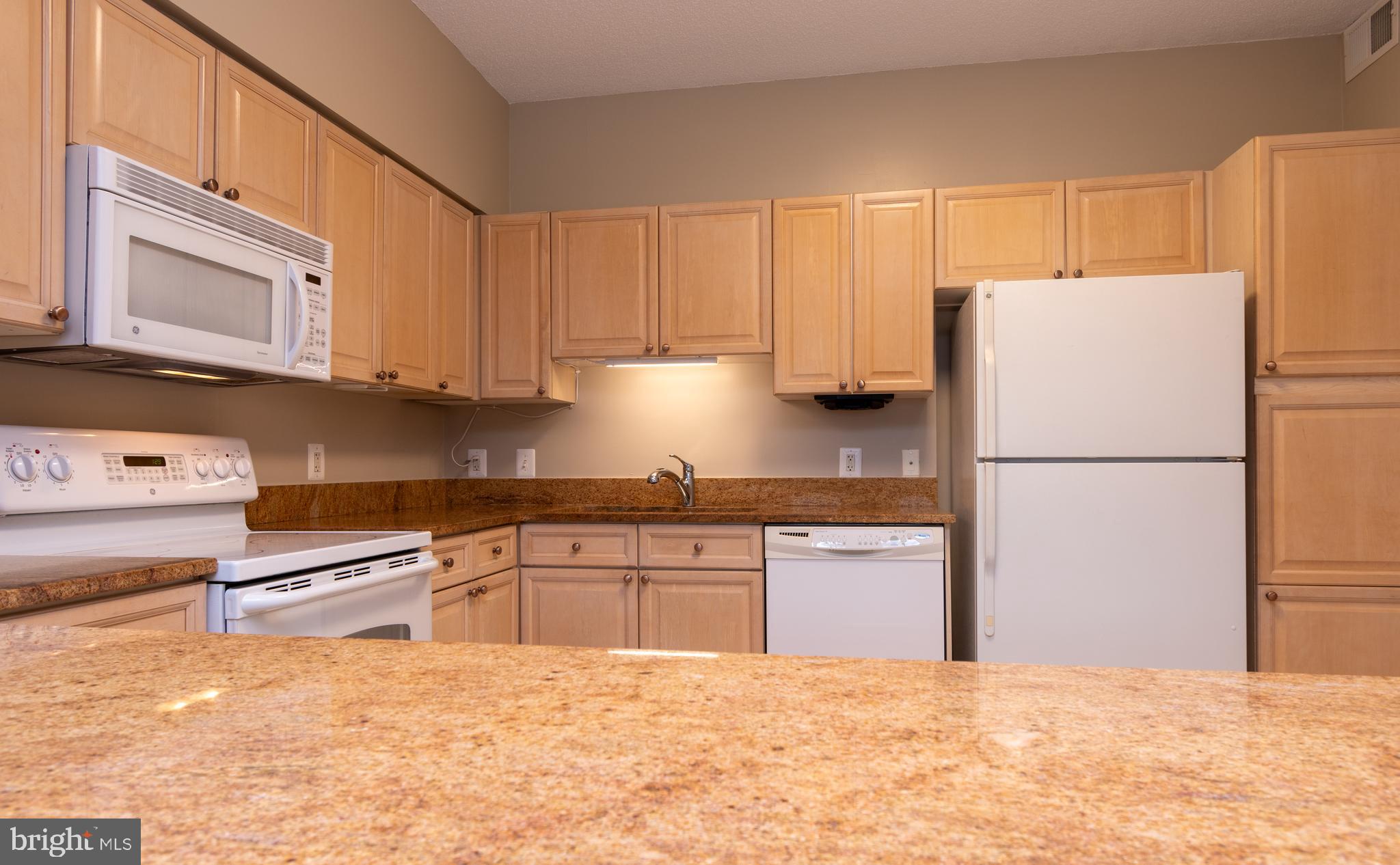 VANTAGE POINT WEST AT LW - Residential