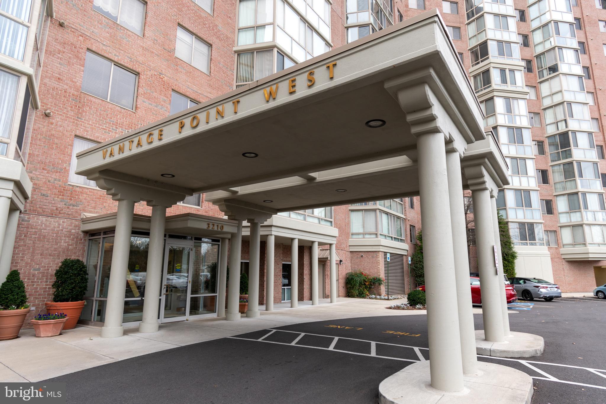 VANTAGE POINT WEST AT LW - Residential