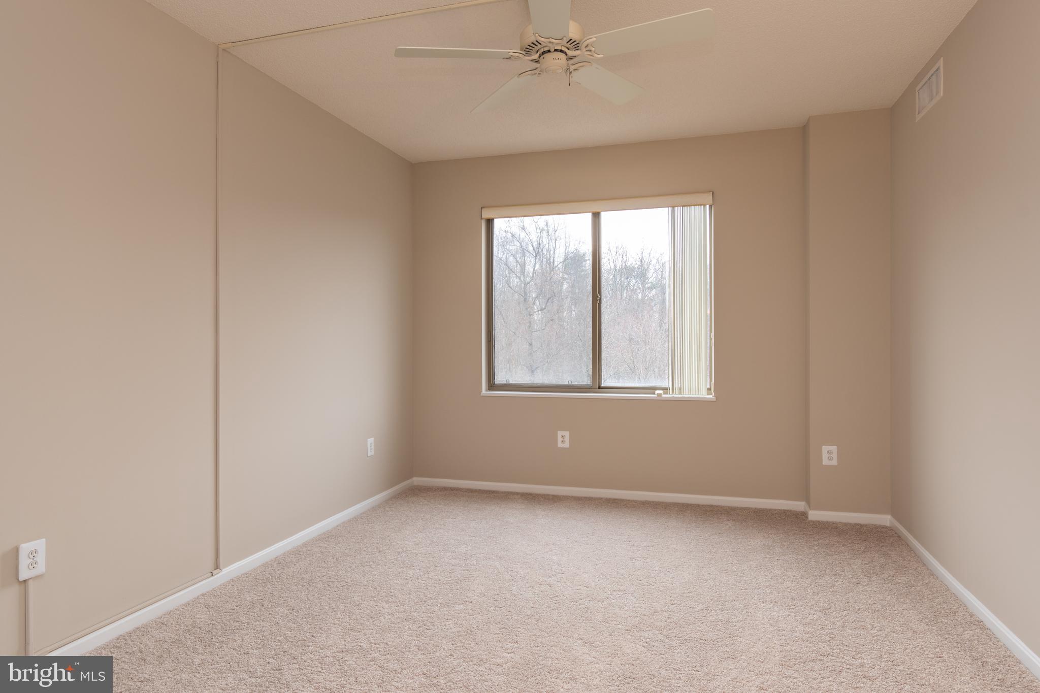 VANTAGE POINT WEST AT LW - Residential