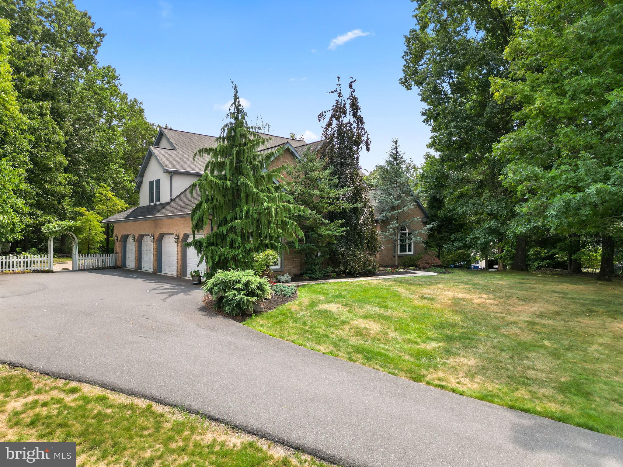 5 HOLLY LANE
