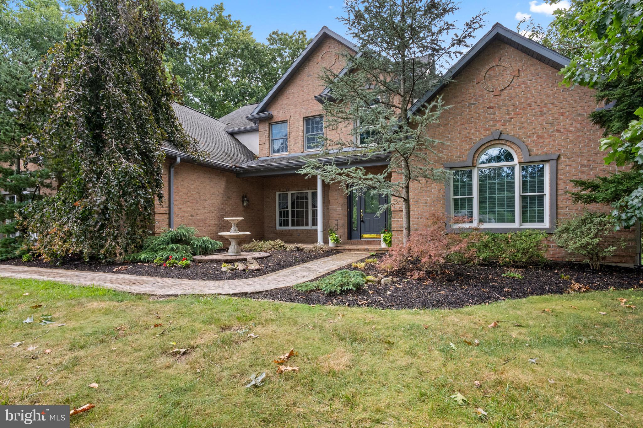 5 HOLLY LANE