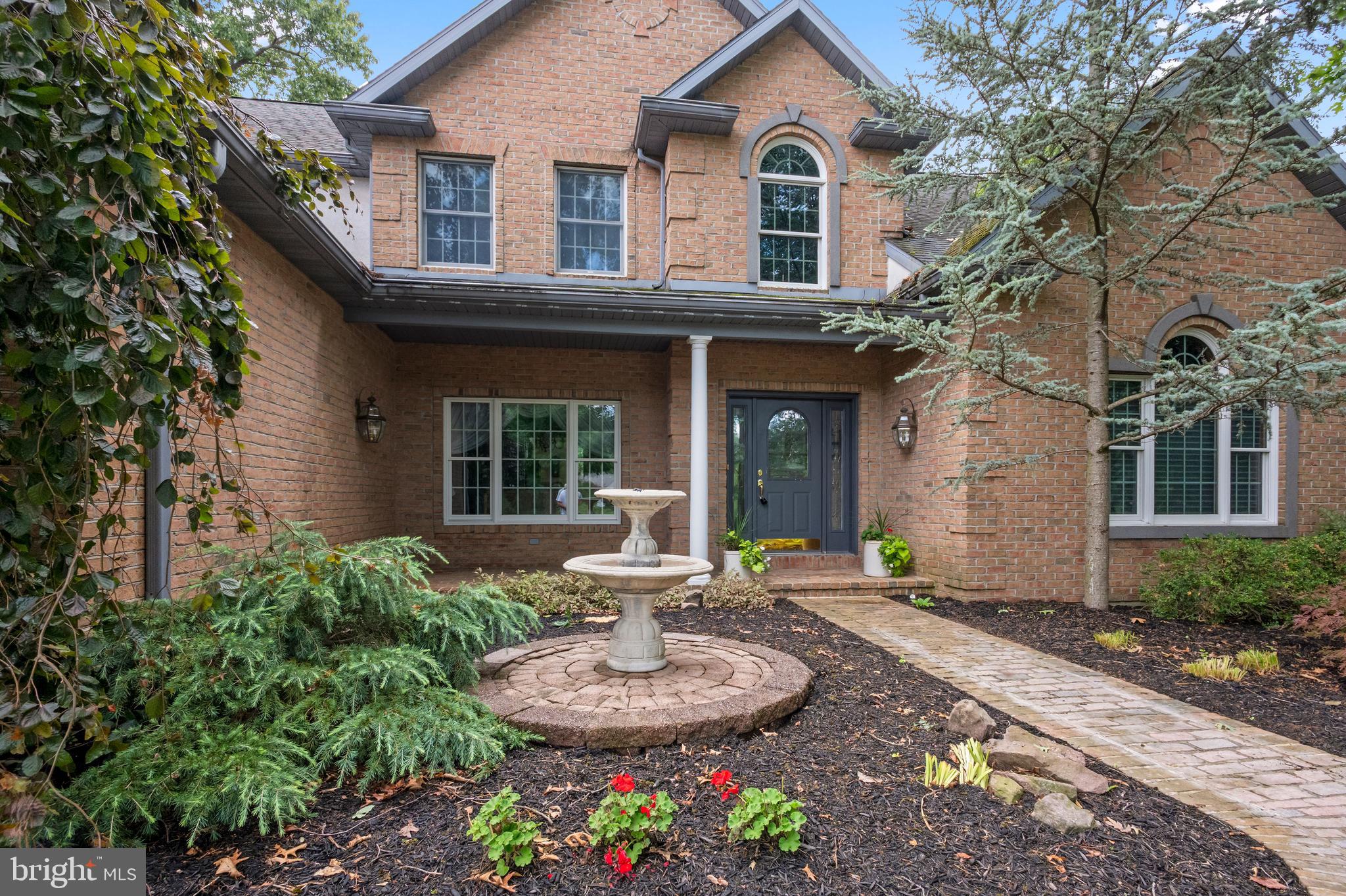 5 HOLLY LANE