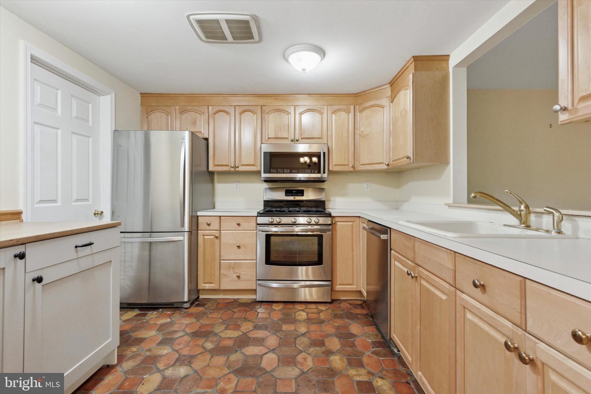204 MOUNTAINVIEW DRIVE 204