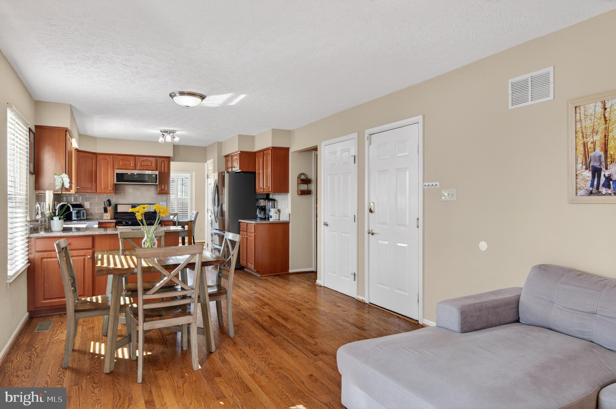 THE PROVINCES - Residential