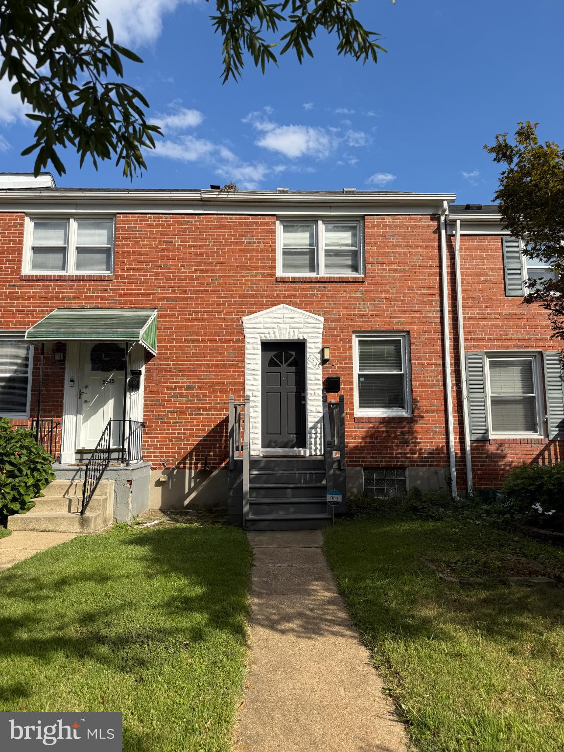 This charming traditional townhouse in the desirable Ridgeleigh community offers a perfect blend of modern comfort and classic appeal — with rare features you won’t often find in this neighborhood, including parking for two vehicles, two full bathrooms and a fully finished basement.
Major renovations completed in 2018 transformed this home into a welcoming retreat, featuring an open floor plan that seamlessly connects the living and dining areas. The upgraded kitchen boasts stainless steel appliances, including a gas range and a spacious island, ideal for both cooking and entertaining. Natural light floods through energy-efficient replacement windows, highlighting the beautiful hardwood floors throughout. The fully finished basement with convenient walkout access adds flexible living space for entertaining, work, or play. Nestled in a vibrant neighborhood, this home is just a stone's throw away from local parks, offering ample green space for outdoor activities and relaxation. Schools, shopping, and transportation are also nearby, making daily life a breeze. With a driveway that accommodates two vehicles, this property combines practicality with charm.
Experience the warmth and comfort of this lovely home, where every detail has been thoughtfully designed for modern living.