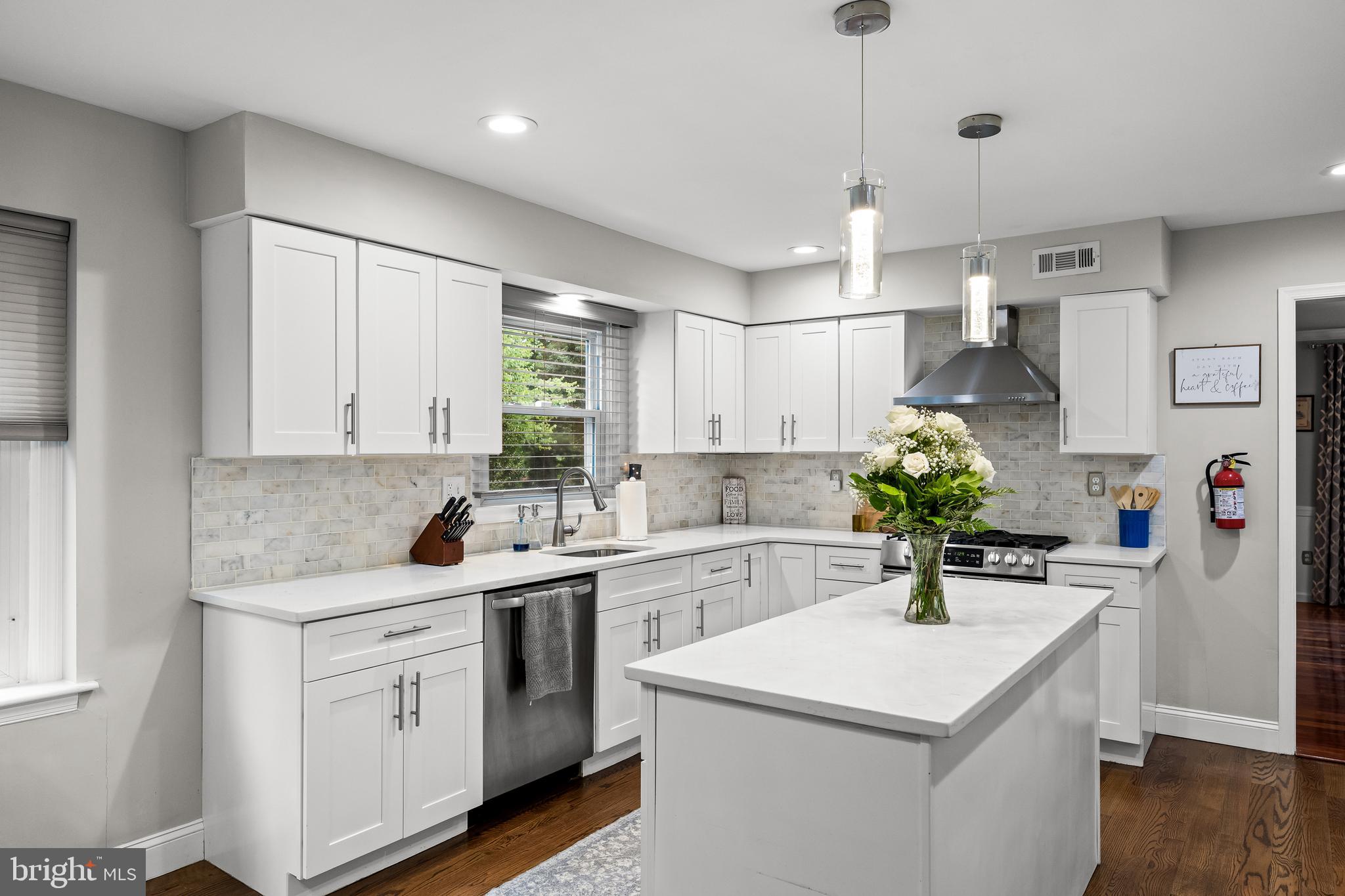 1112 BUTTONWOOD DRIVE