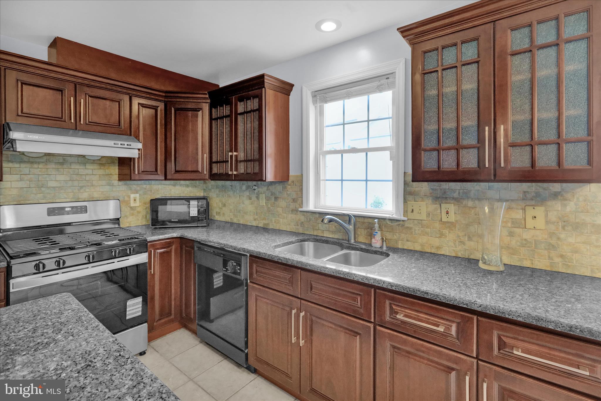 COLONY HILL - Residential