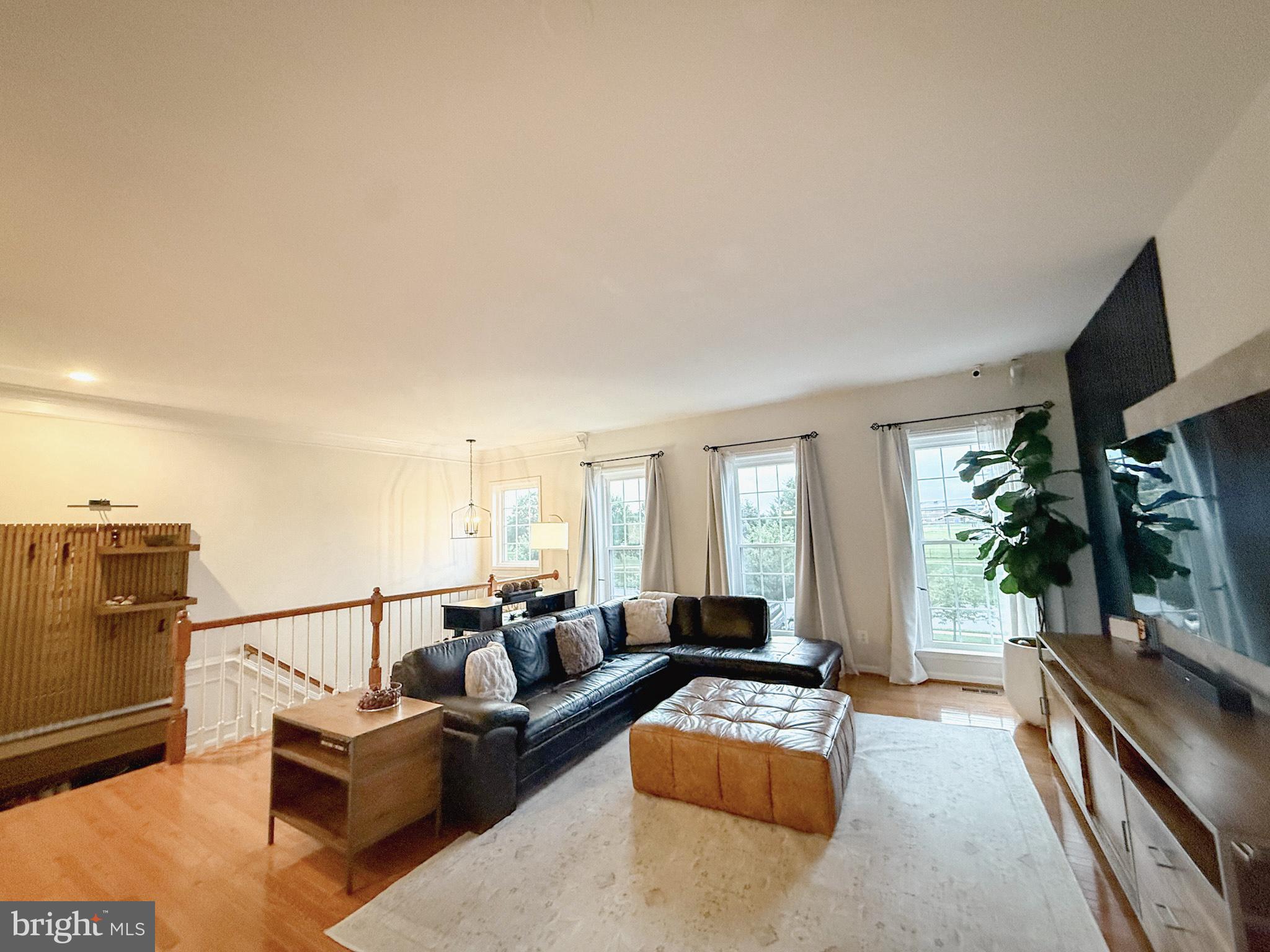 LAUREL HILL LANDBAY - Residential Lease