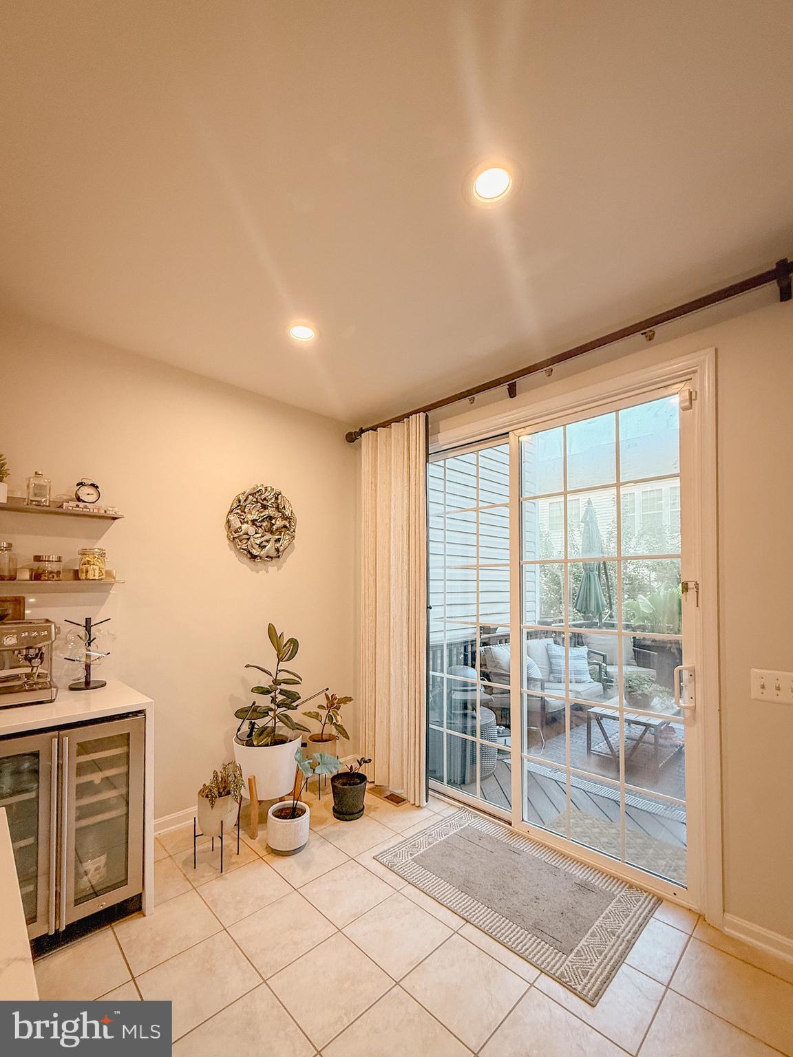 LAUREL HILL LANDBAY - Residential Lease