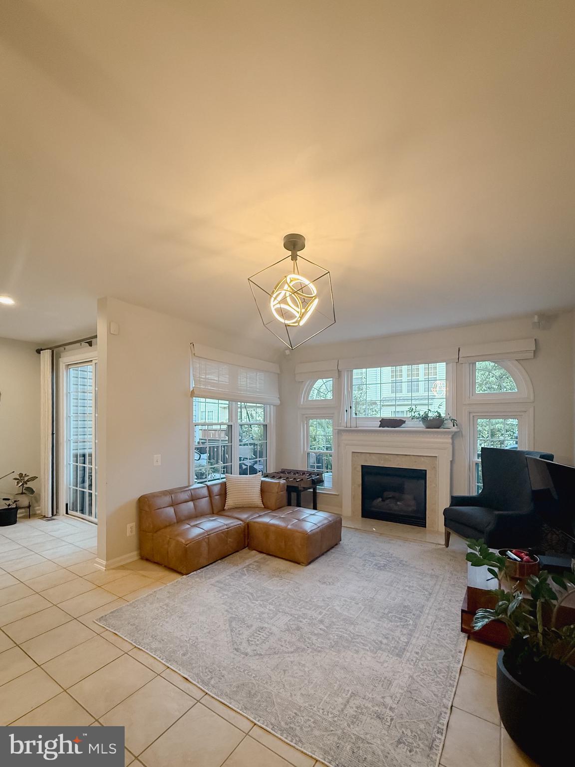 LAUREL HILL LANDBAY - Residential Lease