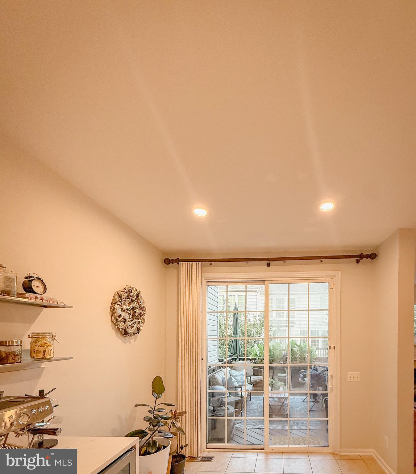 LAUREL HILL LANDBAY - Residential Lease