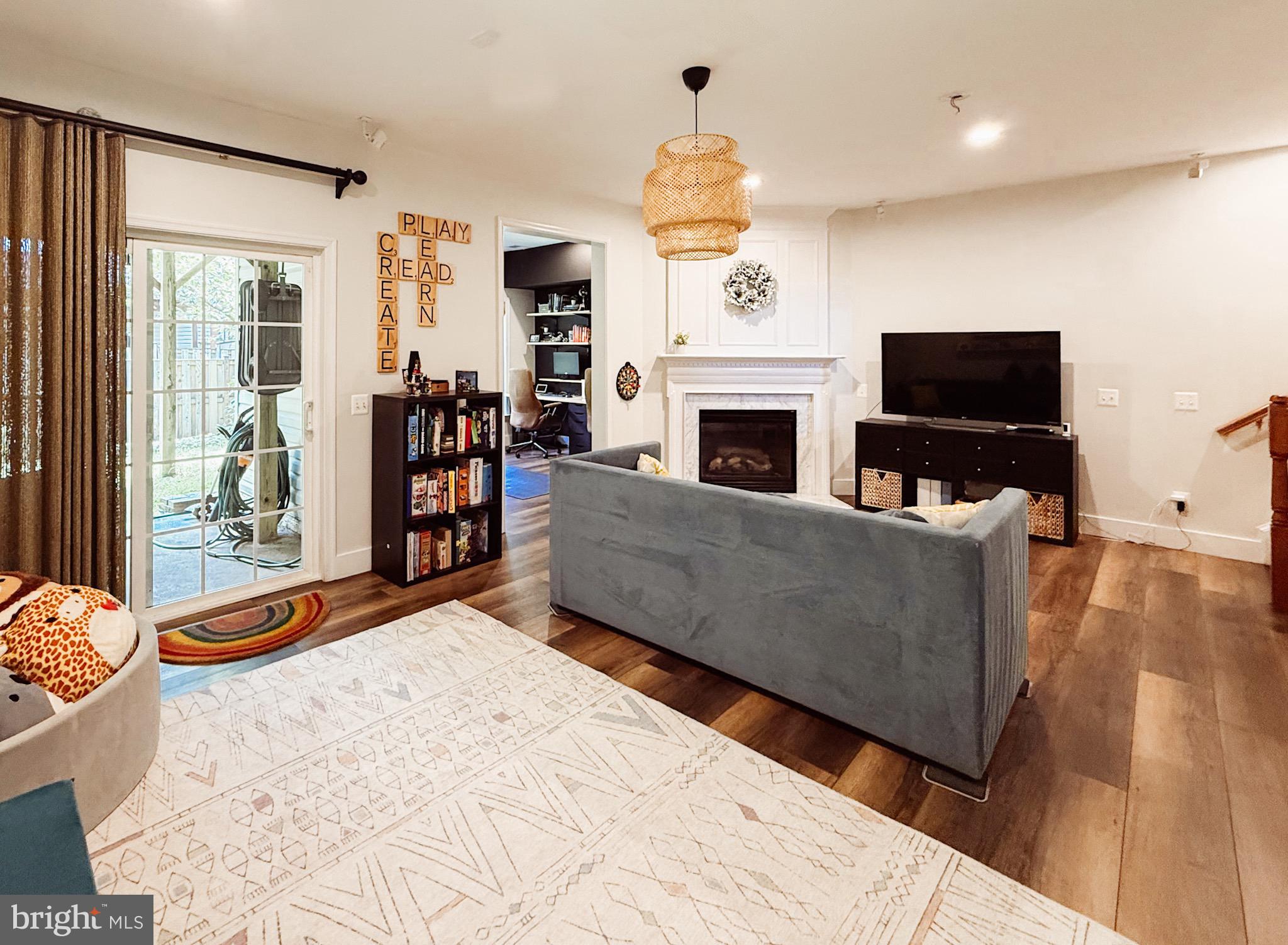 LAUREL HILL LANDBAY - Residential Lease