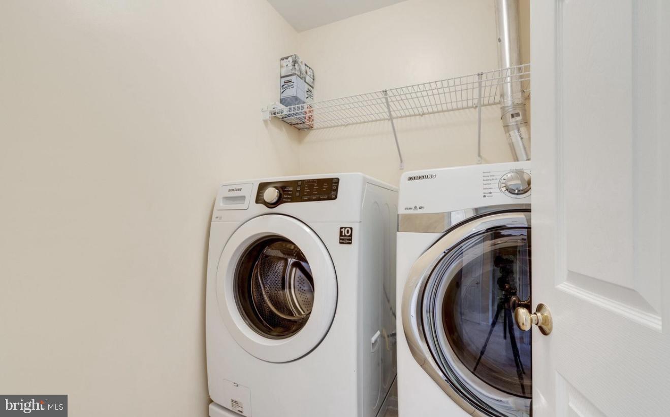 LAUREL HILL LANDBAY - Residential Lease