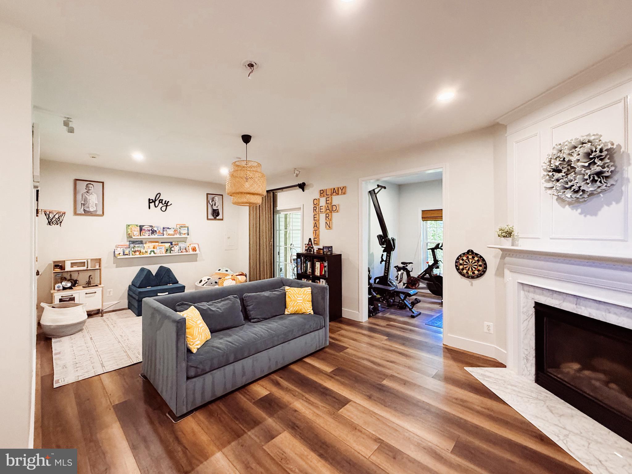 LAUREL HILL LANDBAY - Residential Lease