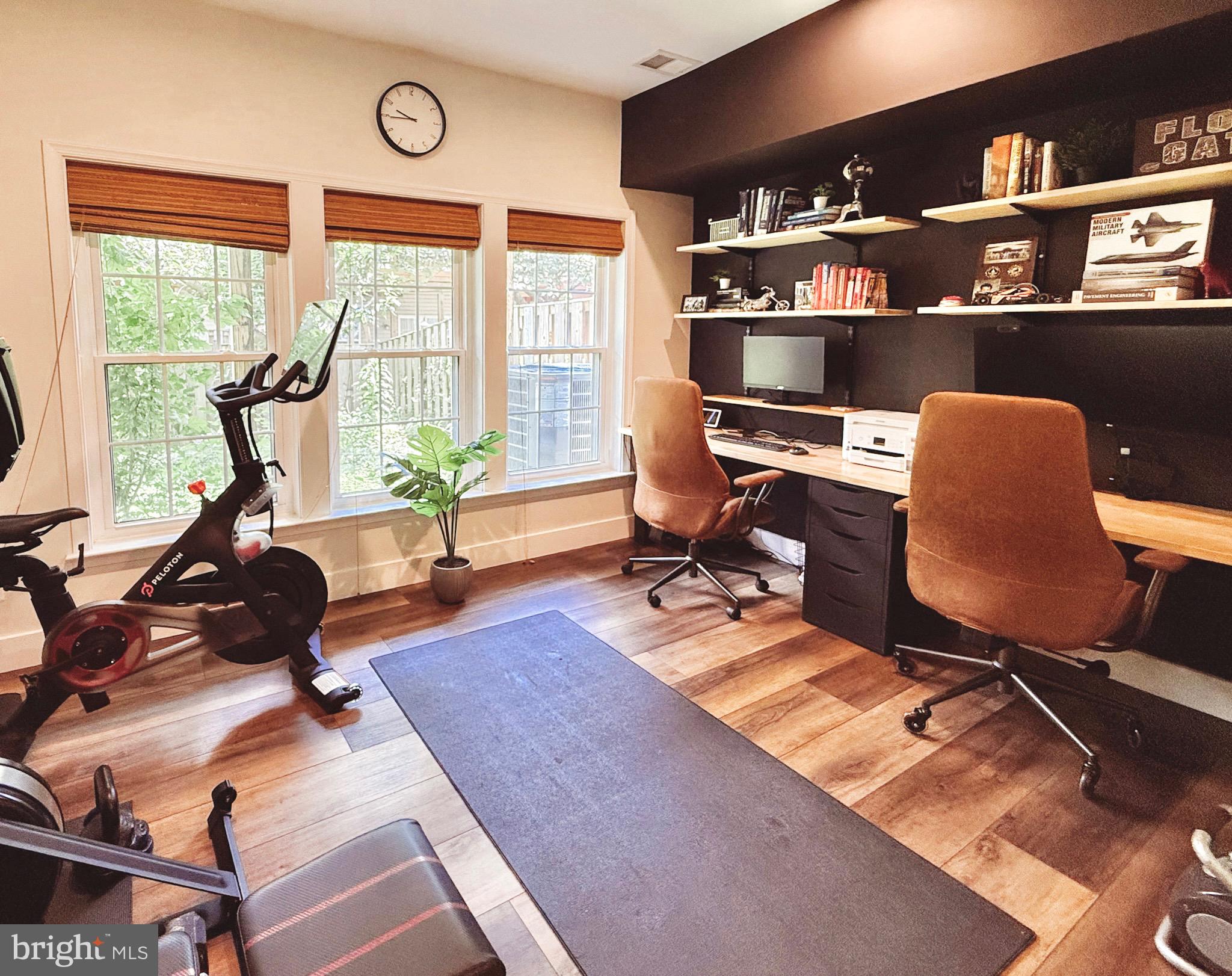 LAUREL HILL LANDBAY - Residential Lease