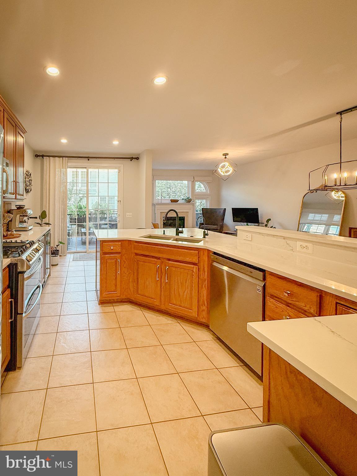 LAUREL HILL LANDBAY - Residential Lease