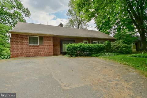 Photo of 325 Barbara Street, Landisville, PA 17538 (MLS # PALA2051876)