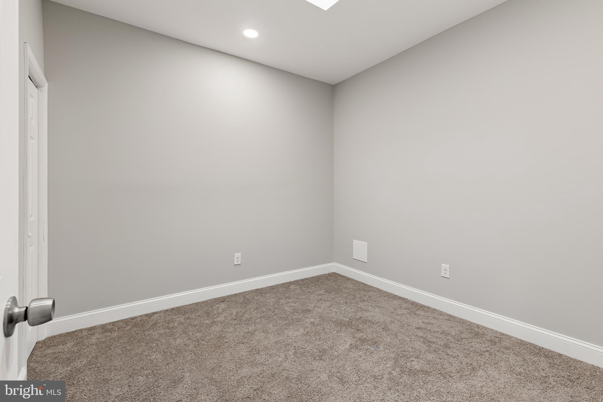 MONDAWMIN - Residential