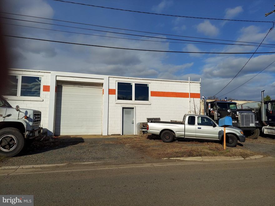 FORMERLY A MACHINE SHOP AND CURRENTLY A SMALL CONSTRUCTION COMPANY. 2950 SQ FT. VERY HIGH CEILINGS, 2 GARAGE ENTRANCES, STORAGE ROOM AND BATHROOM LARGE OFFICE SPACE. LOCATED JUST OFF RT 3 NEAR LAFAYETTE BLVD.  MUST HAVE APPOINTMENT TO VIEW