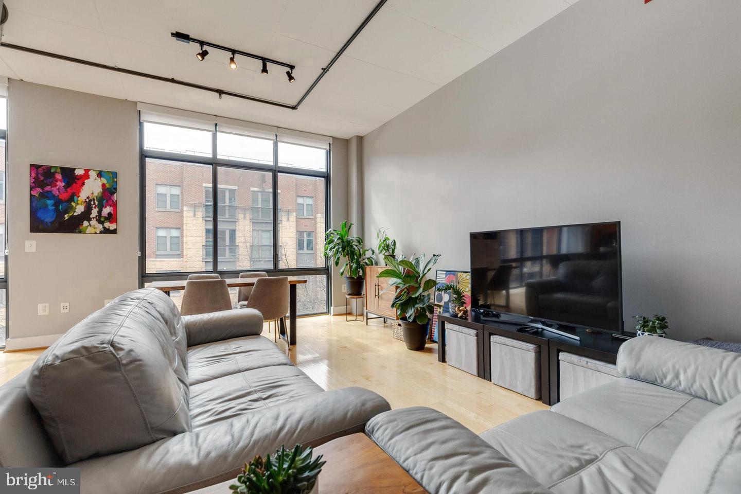 520 JOHN CARLYLE STREET 232