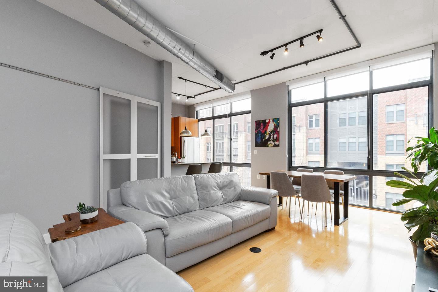 520 JOHN CARLYLE STREET 232