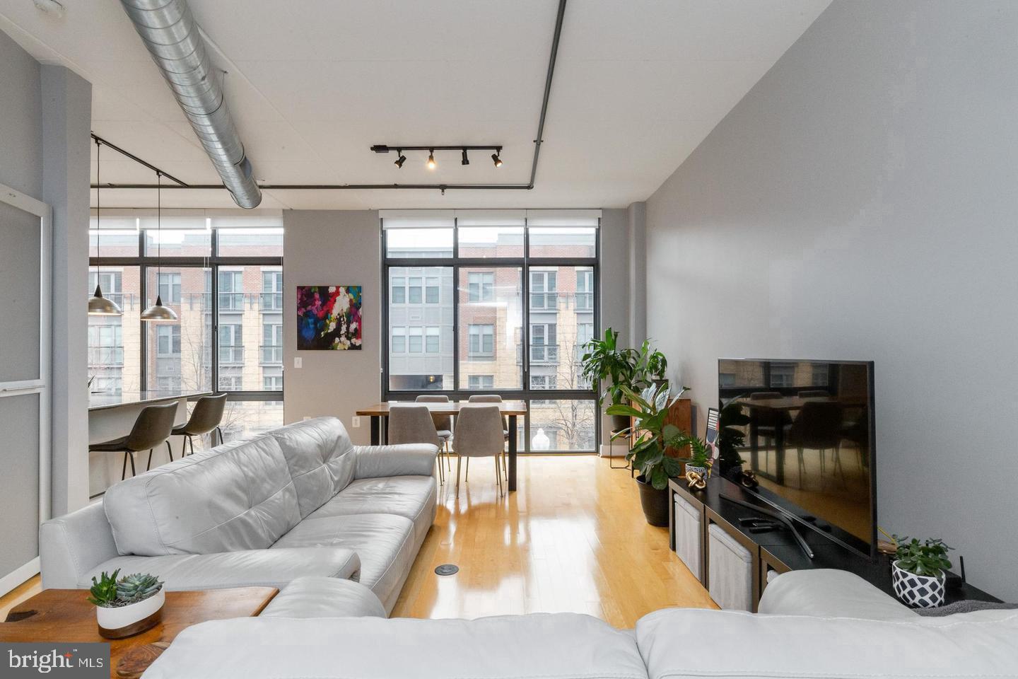 520 JOHN CARLYLE STREET 232