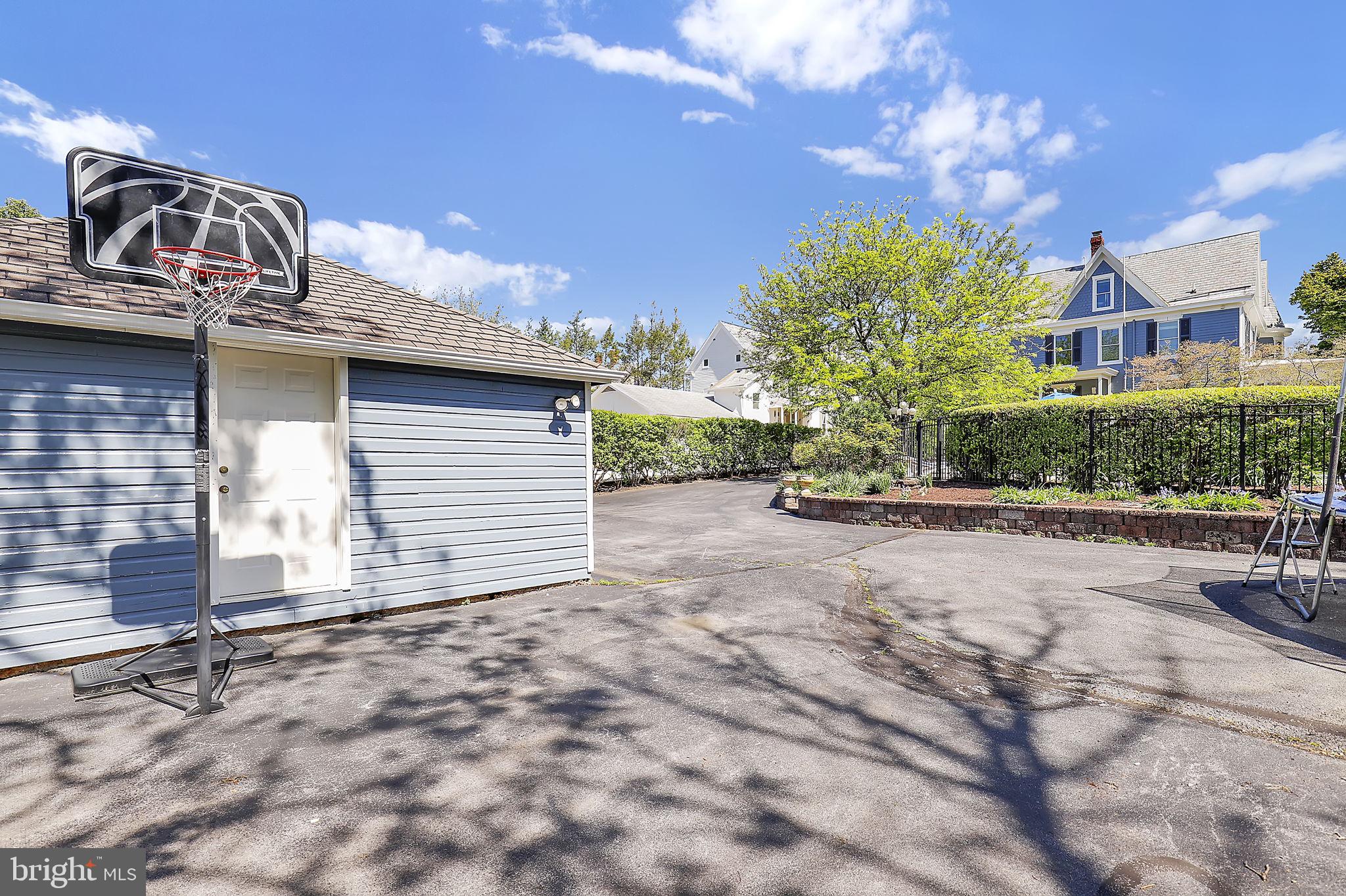 MIDDLETOWN - Residential