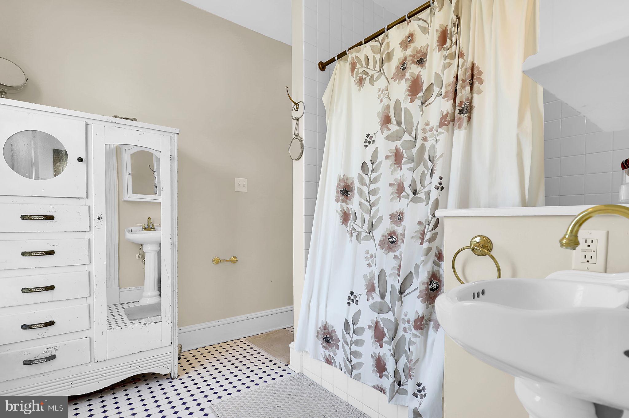 MIDDLETOWN - Residential