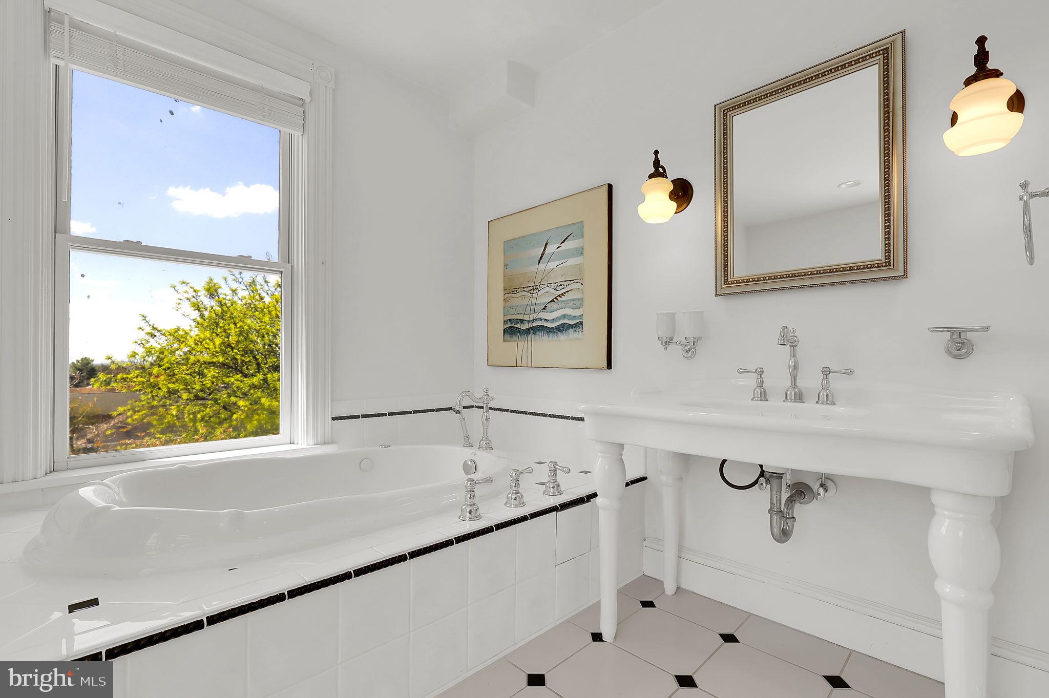 MIDDLETOWN - Residential