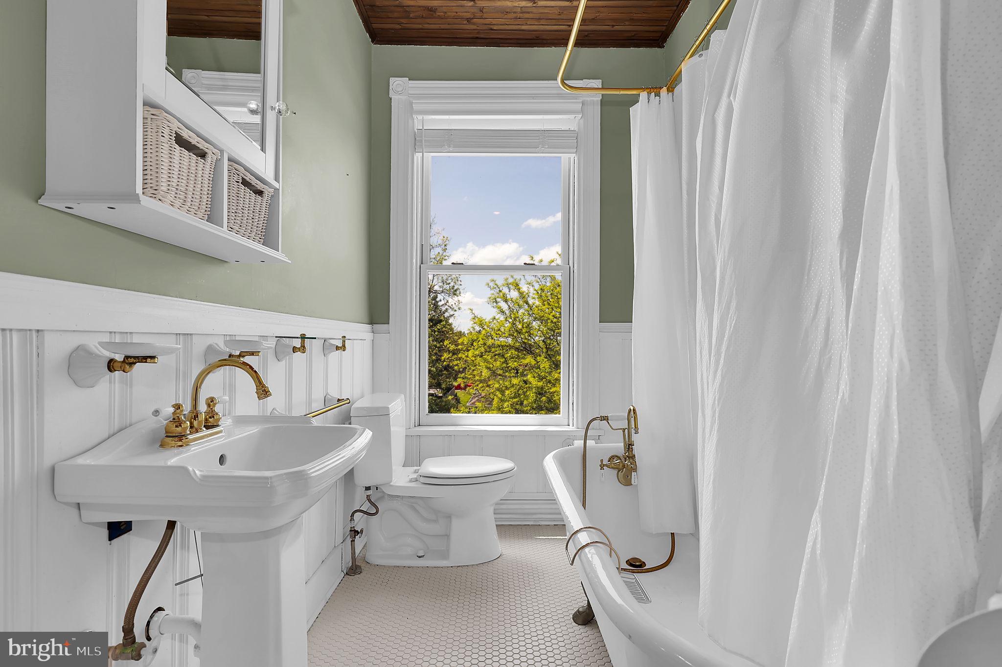 MIDDLETOWN - Residential