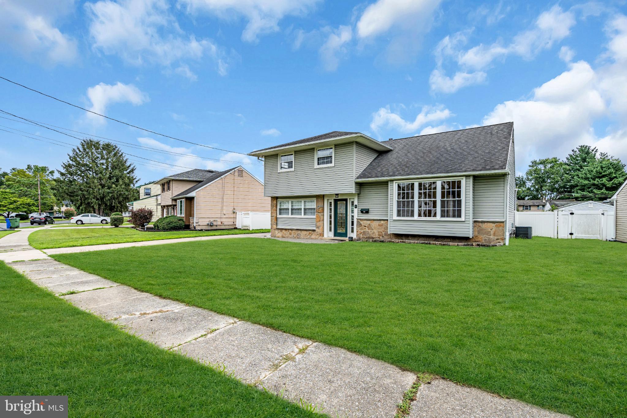 9 SHERWOOD LANE