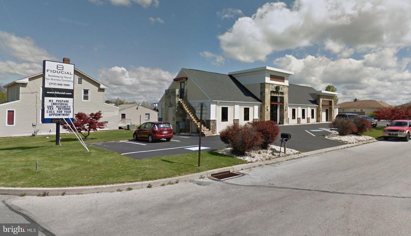 Great location for Retail or Office located near Grandview Shopping Center, Wendy's, Pizza Hut , and Weis Markets.