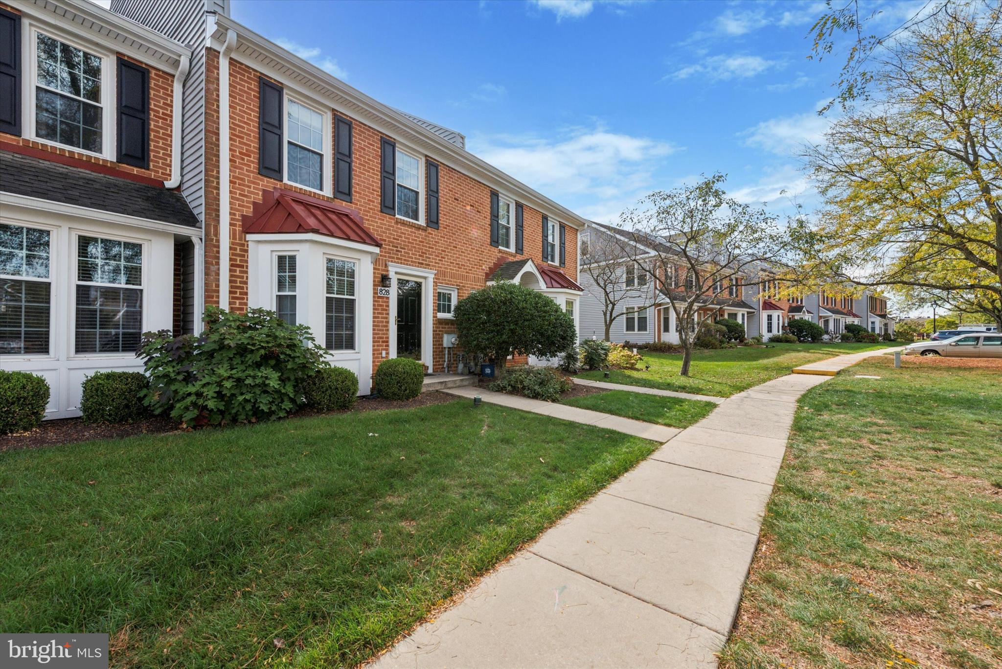 828 DURANT COURT