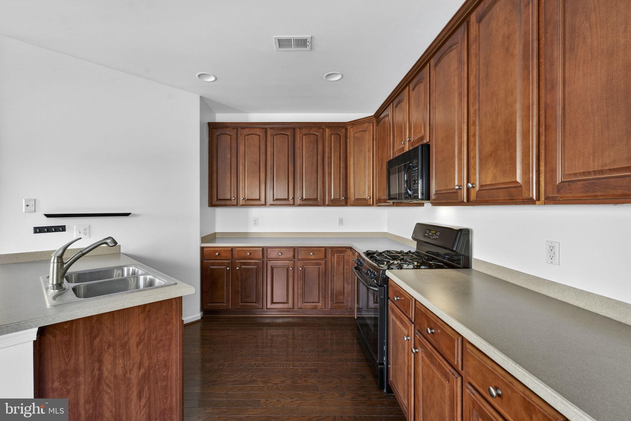 VILLAGE OF IDLEWILD - Residential