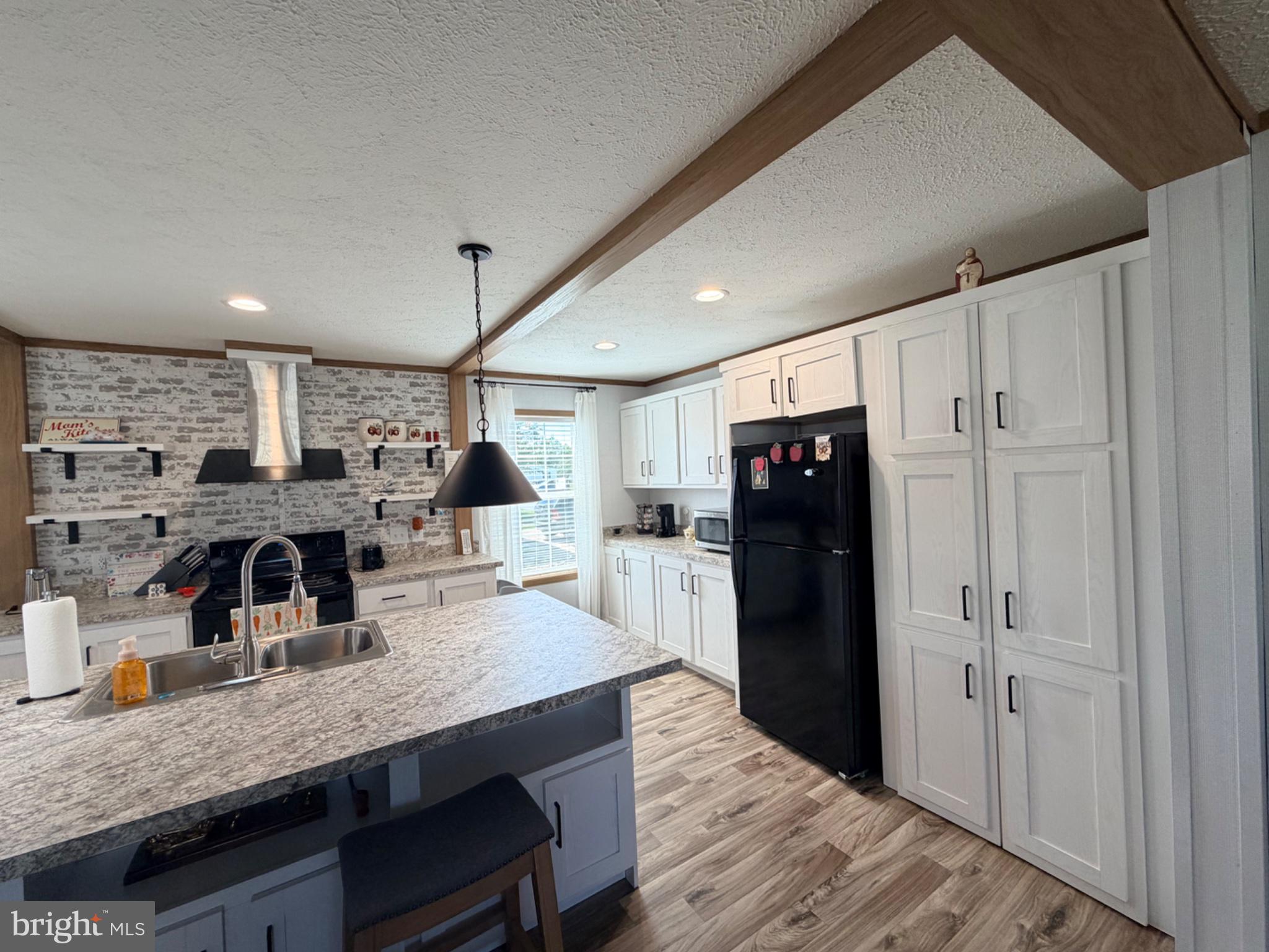 320 VALENTINE DRIVE