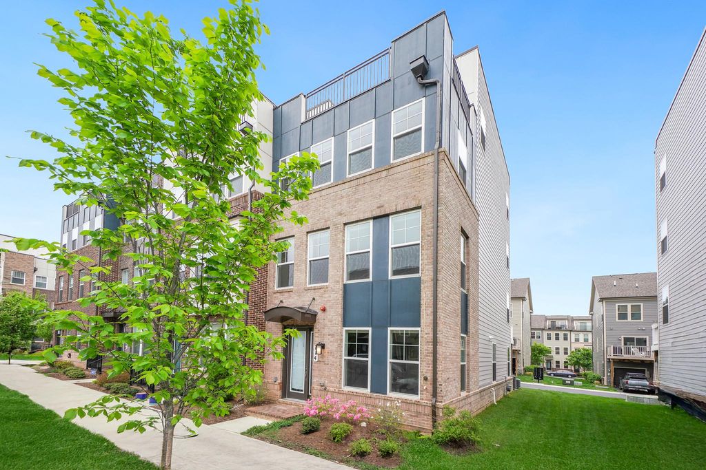 Photo of 114 Dickenson Drive, GAITHERSBURG, MD 20878 (MLS # MDMC2222244)