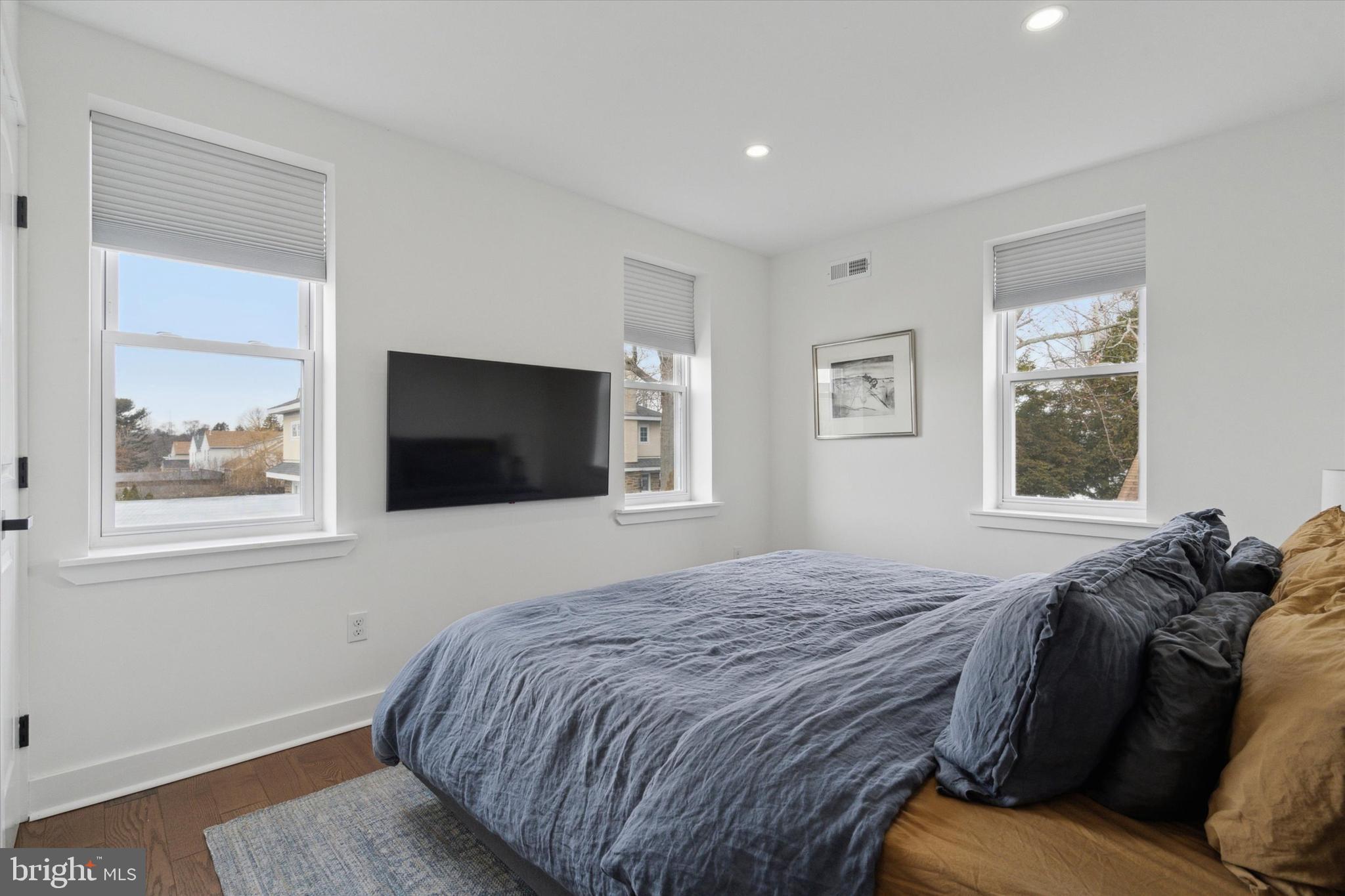 ROXBOROUGH - Residential