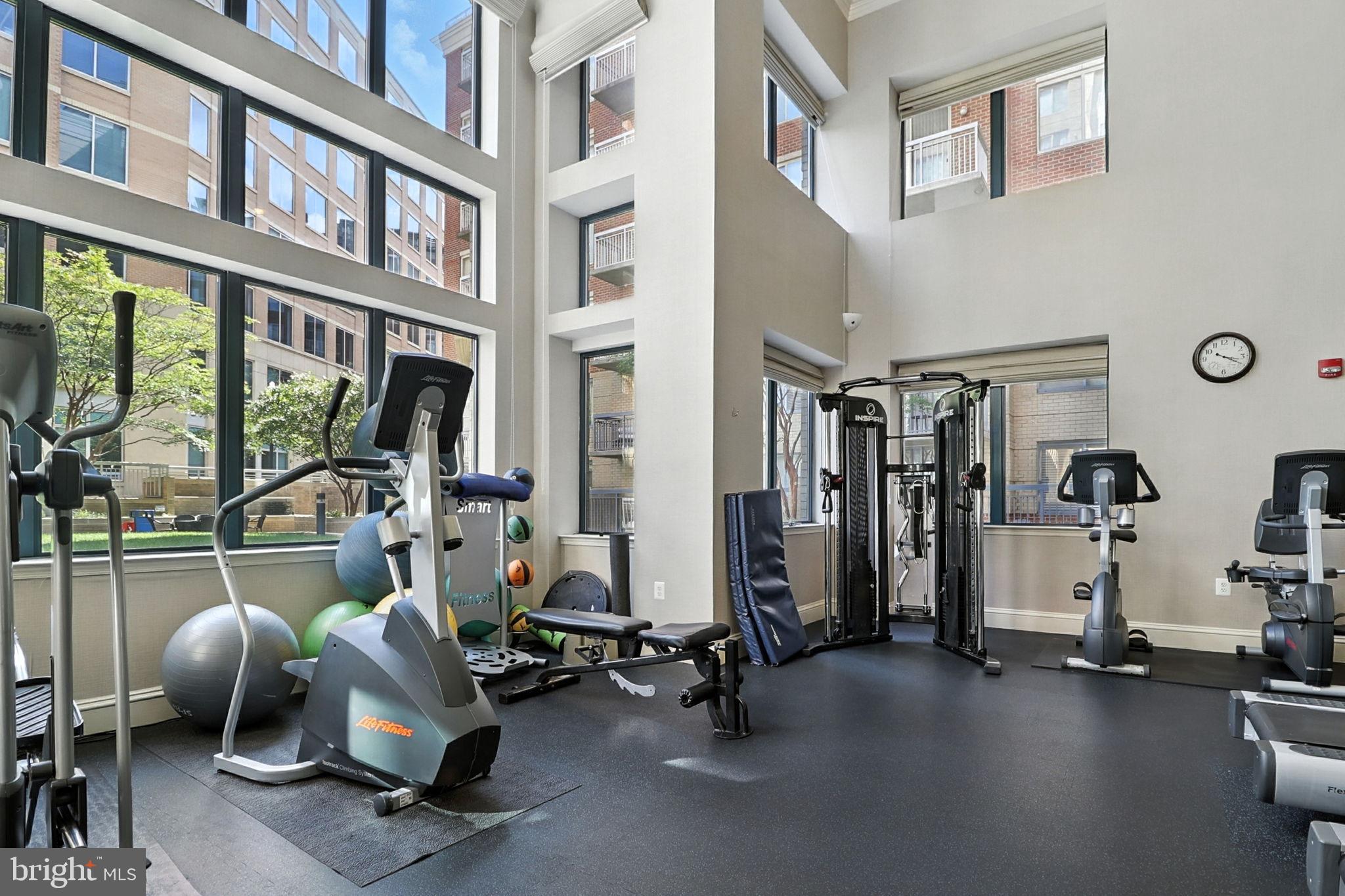 LEXINGTON SQUARE - Residential